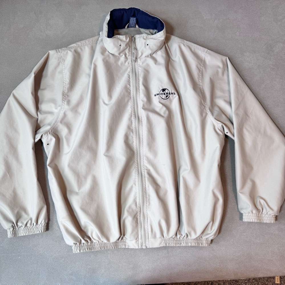 Vintage Universal Studios Men’s Lightweight Jacket Size XL Foldable Hood